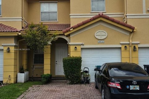 Townhouse in Doral, Florida 3 bedrooms, 142.23 sq.m. № 652333 - photo 1
