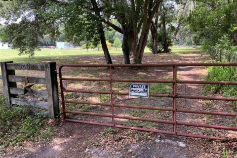 Terreno en venta en Zephyrhills, Florida № 1199175 - foto 1