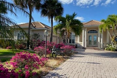 Casa en venta en Punta Gorda, Florida, 3 dormitorios, 334.26 m2 № 6189 - foto 1
