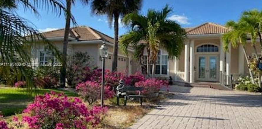 Casa en Punta Gorda, Florida 3 dormitorios, 334.26 m2 № 6189