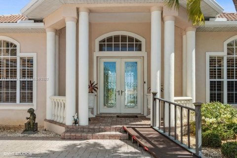 Casa en venta en Punta Gorda, Florida, 3 dormitorios, 334.26 m2 № 6189 - foto 4