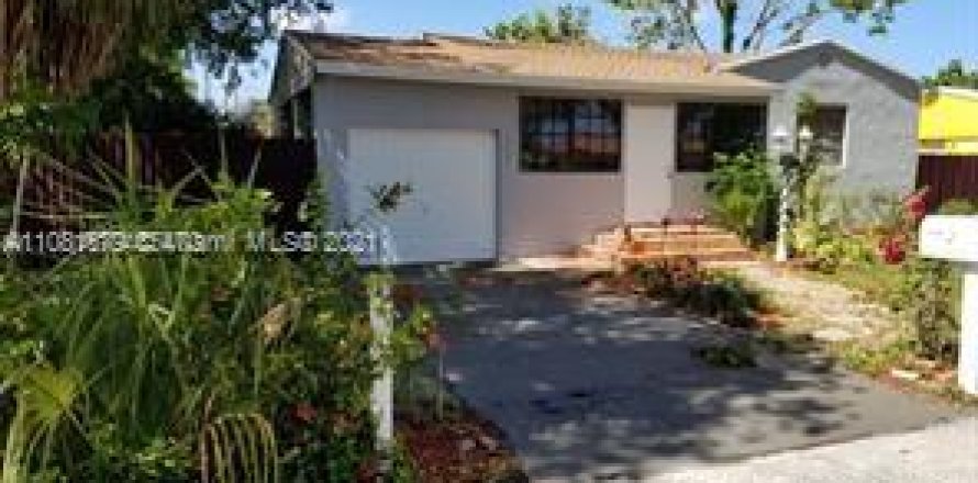 Casa en Hollywood, Florida 2 dormitorios, 93.18 m2 № 3221