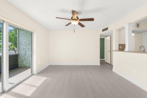 Condominio en venta en Tamarac, Florida, 1 dormitorio, 63.17 m2 № 1104482 - foto 14