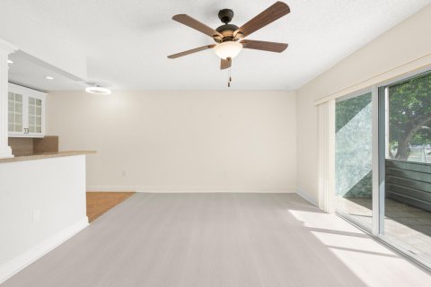 Condominio en venta en Tamarac, Florida, 1 dormitorio, 63.17 m2 № 1104482 - foto 16