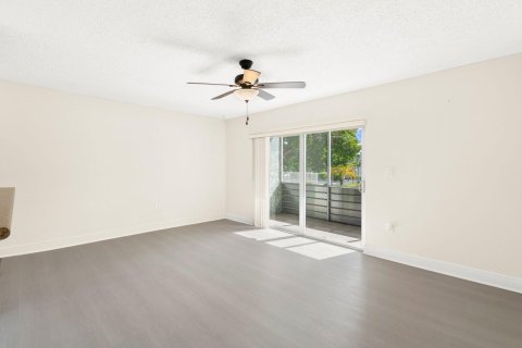 Condominio en venta en Tamarac, Florida, 1 dormitorio, 63.17 m2 № 1104482 - foto 18
