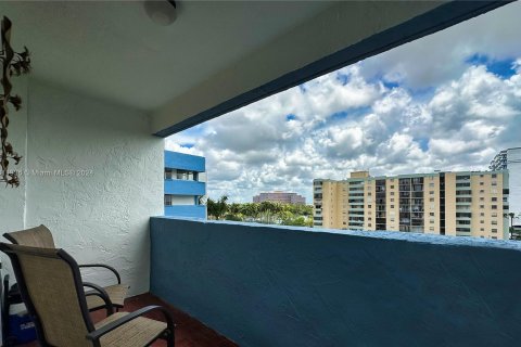 Condo in Miami, Florida, 2 bedrooms  № 1234028 - photo 15