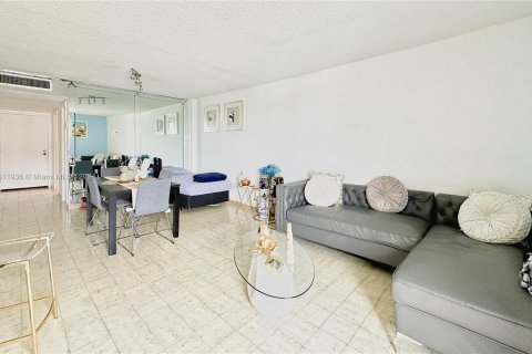 Condo in Miami, Florida, 2 bedrooms  № 1234028 - photo 6