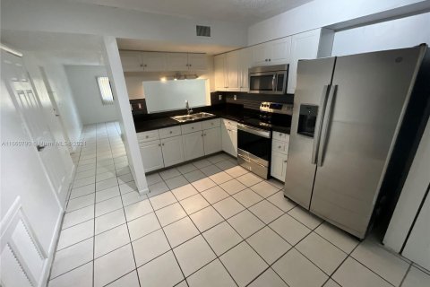 Condo in Miami, Florida, 2 bedrooms  № 1367191 - photo 5