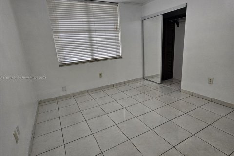 Townhouse in Hialeah, Florida 3 bedrooms, 141.95 sq.m. № 1367189 - photo 28