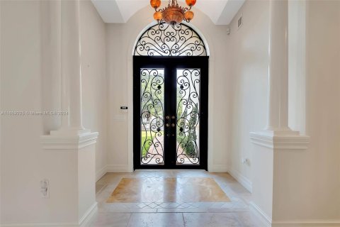 Villa ou maison à vendre à Miami, Floride: 4 chambres, 288 m2 № 1367237 - photo 2