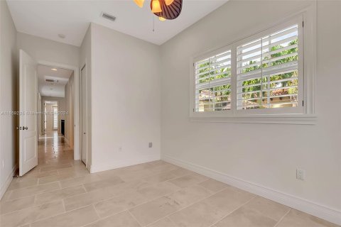 Casa en venta en Miami, Florida, 4 dormitorios, 288 m2 № 1367237 - foto 22