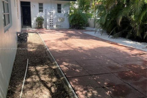 Casa en alquiler en Coral Gables, Florida, 2 dormitorios, 114.27 m2 № 1367268 - foto 16