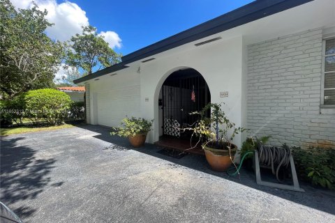 Casa en alquiler en Coral Gables, Florida, 2 dormitorios, 114.27 m2 № 1367268 - foto 22