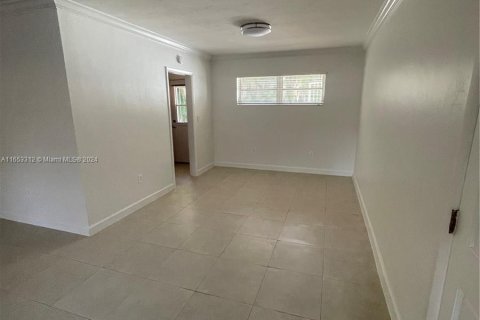 Villa ou maison à louer à Coral Gables, Floride: 2 chambres, 114.27 m2 № 1367268 - photo 3