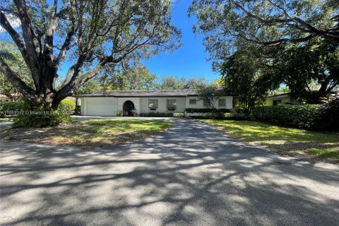 Villa ou maison à louer à Coral Gables, Floride: 2 chambres, 114.27 m2 № 1367268 - photo 1