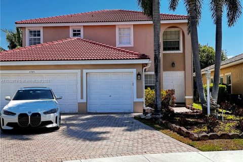Villa ou maison à vendre à Coral Springs, Floride: 4 chambres, 273.13 m2 № 1175596 - photo 1