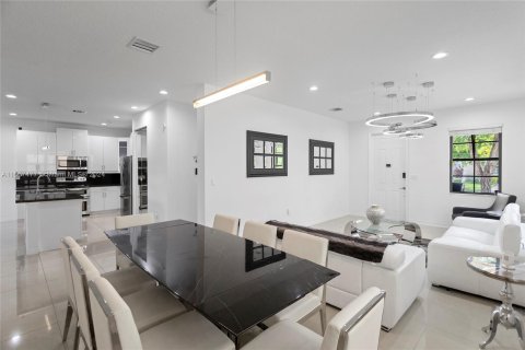 Villa ou maison à vendre à Miami, Floride: 5 chambres, 251.02 m2 № 1382061 - photo 30