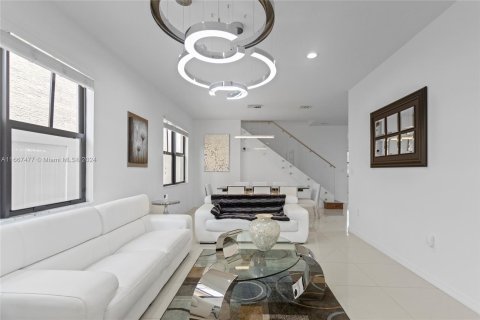 Casa en venta en Miami, Florida, 5 dormitorios, 251.02 m2 № 1382061 - foto 28