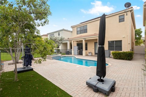 Villa ou maison à vendre à Miami, Floride: 5 chambres, 251.02 m2 № 1382061 - photo 16