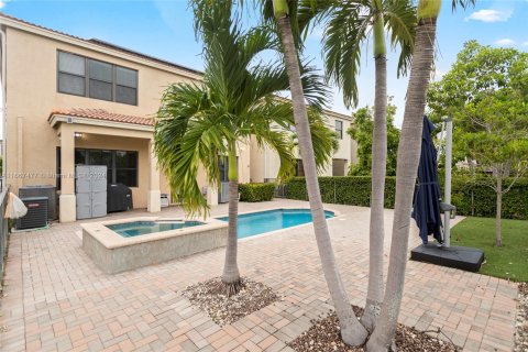 Villa ou maison à vendre à Miami, Floride: 5 chambres, 251.02 m2 № 1382061 - photo 17