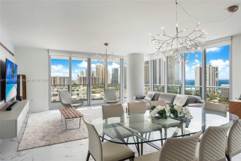 Condo in Sunny Isles Beach, Florida, 3 bedrooms  № 1382059 - photo 1