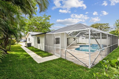 House in Delray Beach, Florida 4 bedrooms, 134.52 sq.m. № 1099026 - photo 4