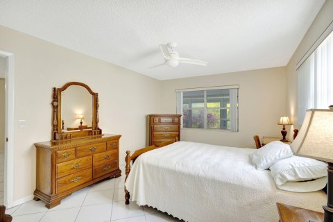 Купить виллу или дом в Уэст-Палм-Бич, Флорида 2 спальни, 96.25м2, № 1098937 - фото 24