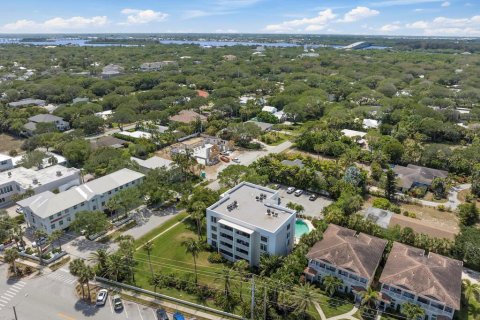 Condo in Vero Beach, Florida, 2 bedrooms  № 1101171 - photo 1