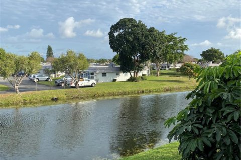 Condo in Delray Beach, Florida, 2 bedrooms  № 1101173 - photo 1