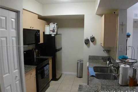 Condominio en venta en Miramar, Florida, 1 dormitorio, 78.97 m2 № 1004705 - foto 5