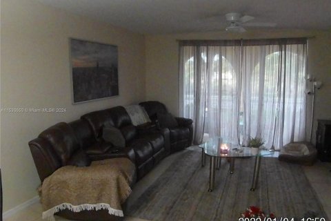 Condominio en venta en Miramar, Florida, 1 dormitorio, 78.97 m2 № 1004705 - foto 18