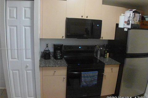 Condominio en venta en Miramar, Florida, 1 dormitorio, 78.97 m2 № 1004705 - foto 4