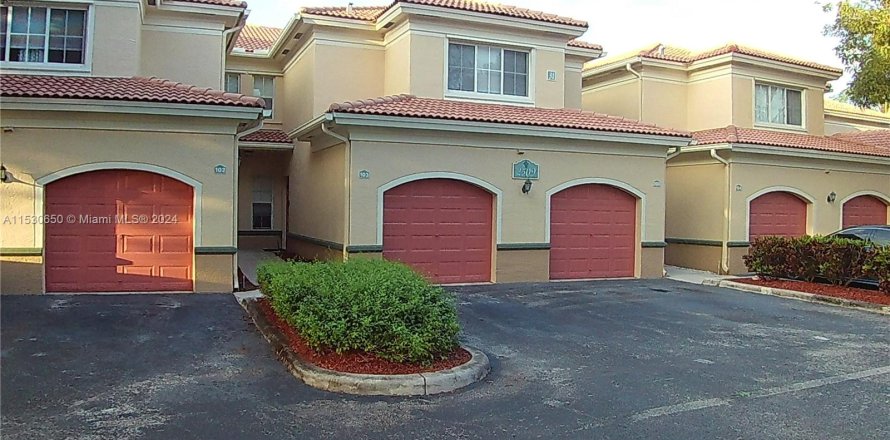 Condominio en Miramar, Florida, 1 dormitorio  № 1004705