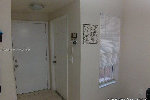 Condominio en venta en Miramar, Florida, 1 dormitorio, 78.97 m2 № 1004705 - foto 12