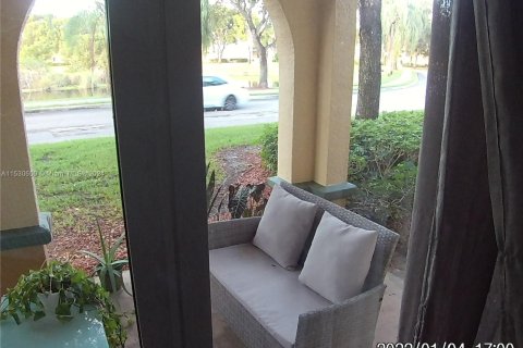 Condominio en venta en Miramar, Florida, 1 dormitorio, 78.97 m2 № 1004705 - foto 10