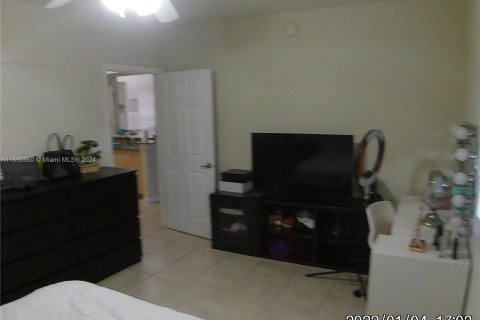 Condominio en venta en Miramar, Florida, 1 dormitorio, 78.97 m2 № 1004705 - foto 11