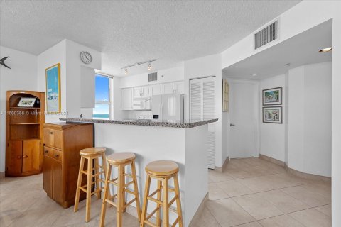 Condo in Miami Beach, Florida, 2 bedrooms  № 1367164 - photo 20