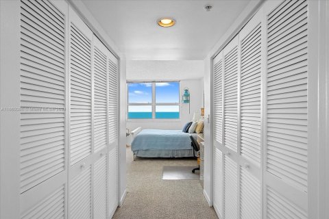 Copropriété à vendre à Miami Beach, Floride: 2 chambres, 104.98 m2 № 1367164 - photo 16