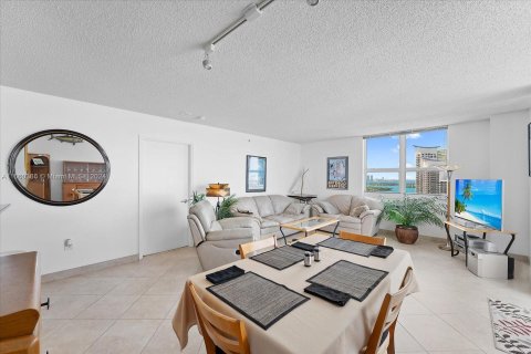 Copropriété à vendre à Miami Beach, Floride: 2 chambres, 104.98 m2 № 1367164 - photo 11