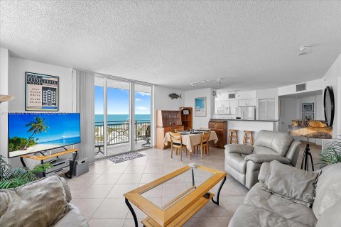 Condo in Miami Beach, Florida, 2 bedrooms  № 1367164 - photo 1