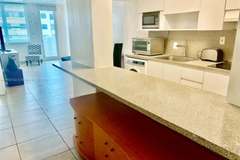 Copropriété à louer à Miami Beach, Floride: 49.24 m2 № 1367118 - photo 3