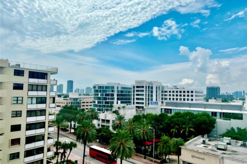 Condo in Miami Beach, Florida  № 1367118 - photo 7