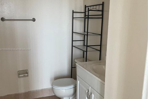 Apartamento en alquiler en Miami, Florida, 2 dormitorios, 84.54 m2 № 1367121 - foto 9