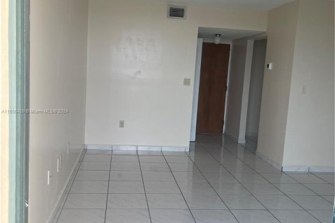 Apartamento en alquiler en Miami, Florida, 2 dormitorios, 84.54 m2 № 1367121 - foto 5