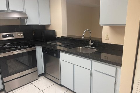 Apartamento en alquiler en Miami, Florida, 2 dormitorios, 84.54 m2 № 1367121 - foto 16