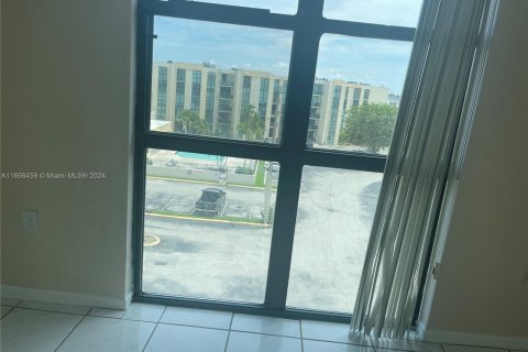 Apartamento en alquiler en Miami, Florida, 2 dormitorios, 84.54 m2 № 1367121 - foto 8