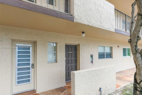 Condo in Lauderhill, Florida, 2 bedrooms  № 1367120 - photo 4