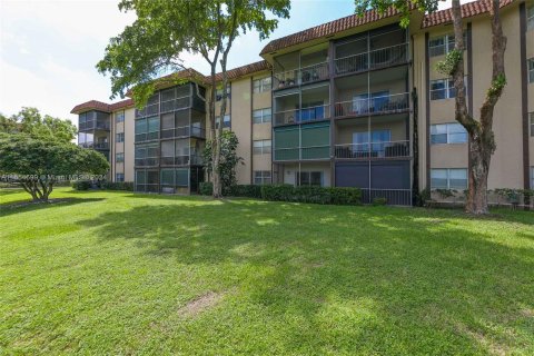 Condo in Lauderhill, Florida, 2 bedrooms  № 1367120 - photo 30