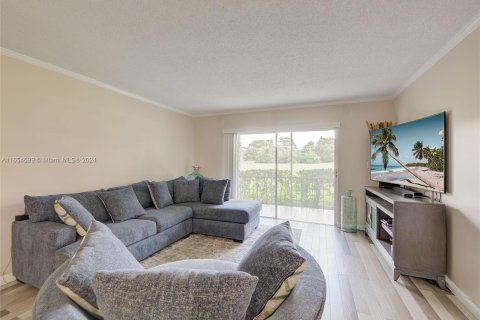 Condo in Lauderhill, Florida, 2 bedrooms  № 1367120 - photo 6