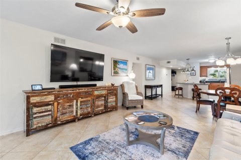 Condo in Fort Myers, Florida, 2 bedrooms  № 1105019 - photo 14